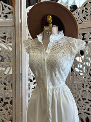 Button Up Lace Midi Dress- Not Stretchy, No Estira .. solo estira de la cintura