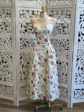 Tulip Print Midi Dress- Slightly Stretchy, Estira Poco