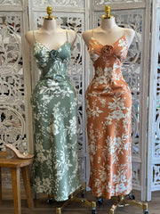 Satin Rose Detail Maxi Dress- Not Stretchy, No Estira