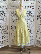 Yellow Lace Midi Dress - No Estira, Not Stretchy