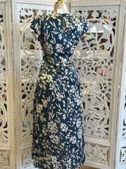 Leaf Pattern Midi Dress- Not Stretchy, No Estira