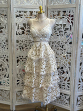 Full Lace Ruffle Dress -Not Stretchy, No Estira