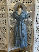 Blue Floral Button Dress-No Estira, Not Stretchy