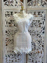 Crochet Floral Dress - Estira Poco , Slightly Stretchy