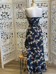 Strapless Ruffle Slit Floral Black Dress-Estira Poco, Slightly Stretchy