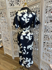 Satin Button Up Black Leaf Pattern Dress- No Estira, Not Stretchy