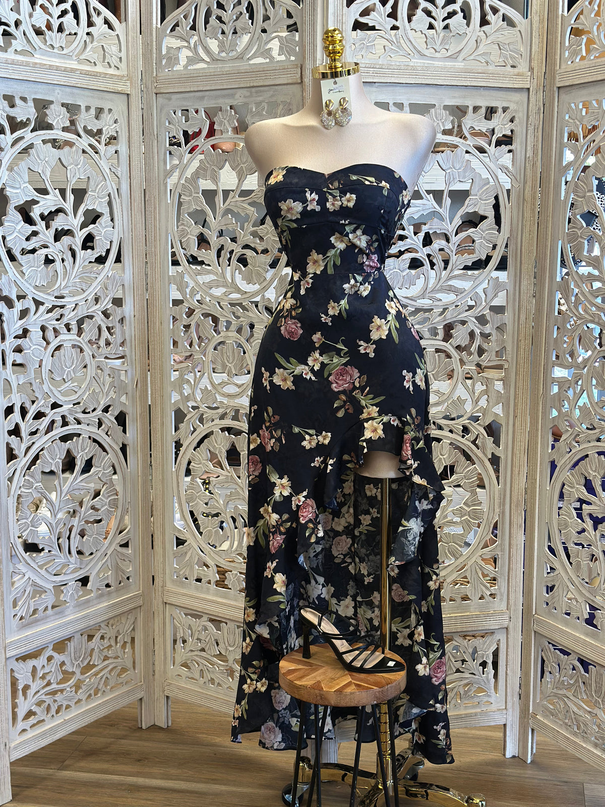 Strapless Ruffle Slit Floral Black Dress-Estira Poco, Slightly Stretchy