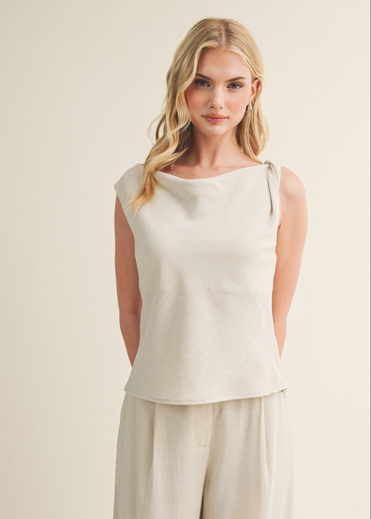 HANNAH TWISTED SHOULDER TOP